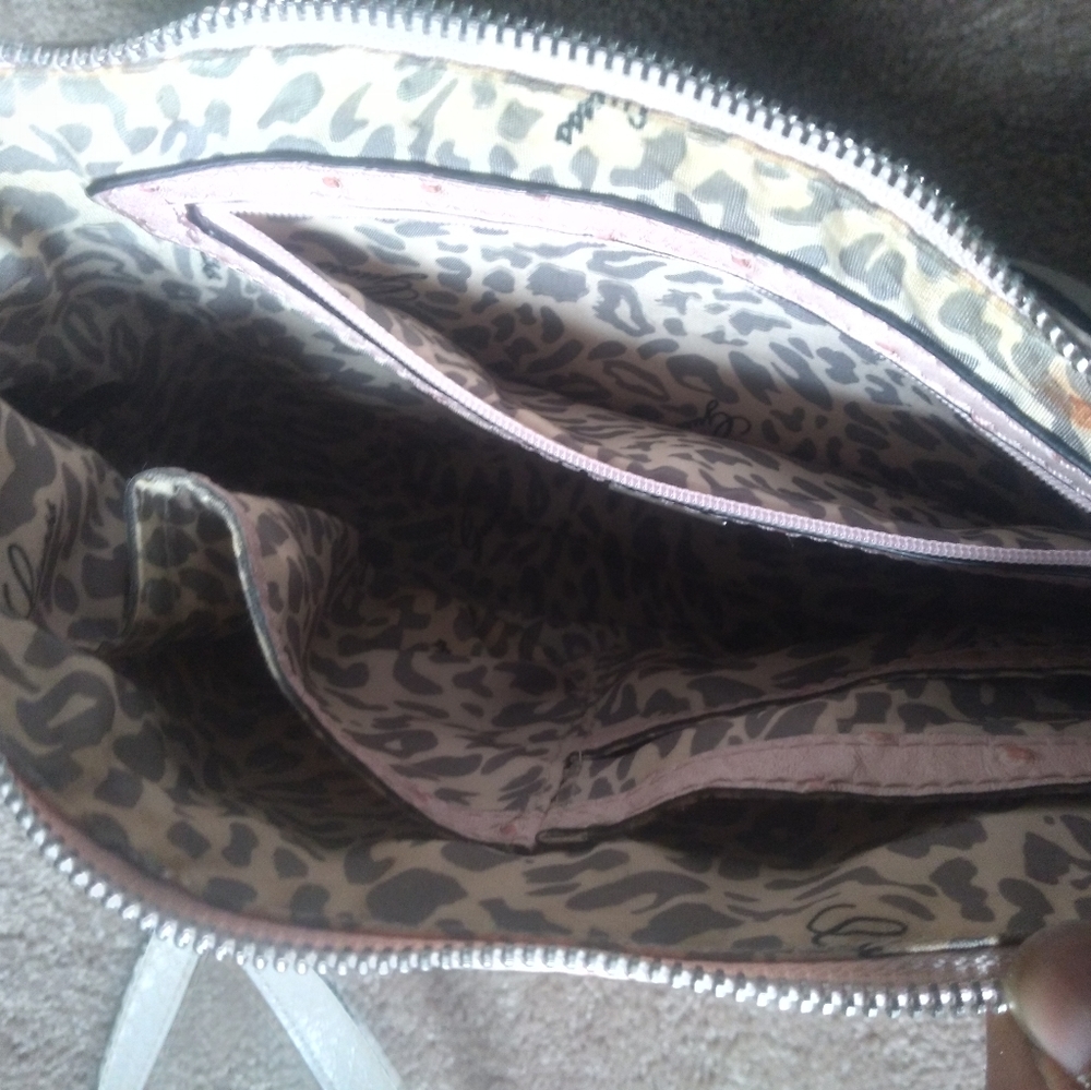 Guess Purse - Picture 5 of 6